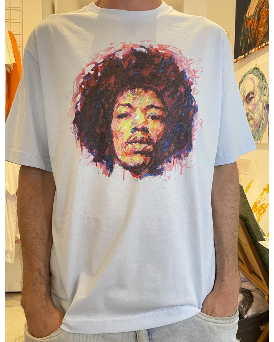 T-shirt Jimi bleu Jean clair. Coupe unisexe et décontractée.